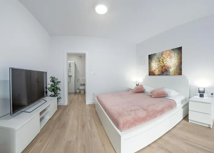 Klara Free Parking, Center Apartman Póla