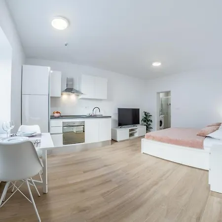 Klara Free Parking, Center Apartman *