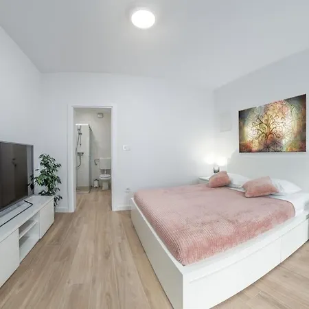 Klara Free Parking, Center Apartament Pula