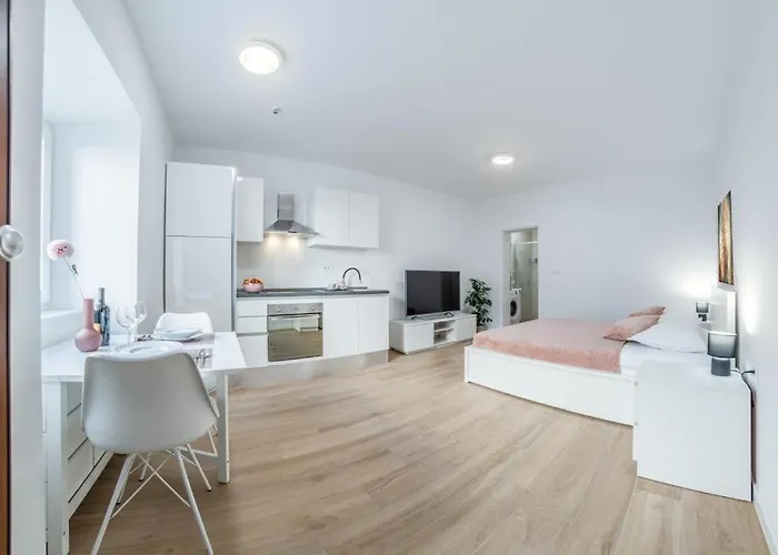 Klara Free Parking, Center Apartman *