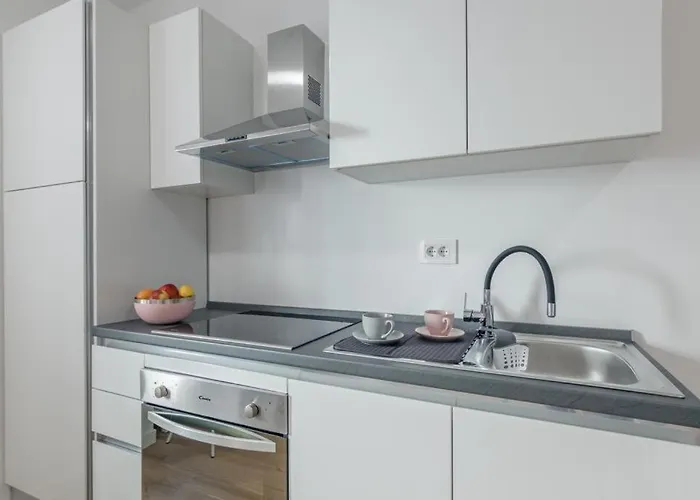 Klara Free Parking, Center