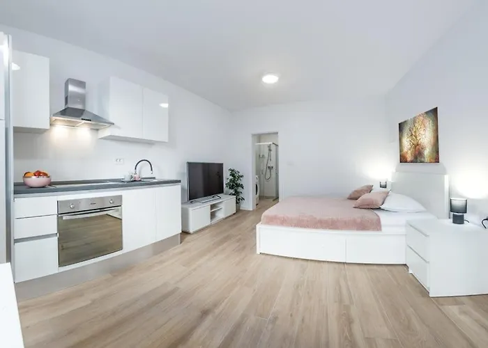 Klara Free Parking, Center Apartman *